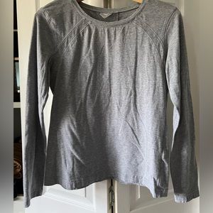 Long sleeve gray tee M